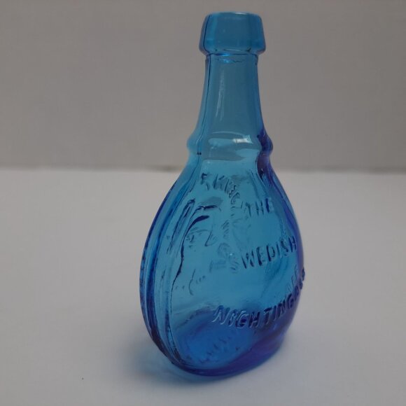 Wheaton Cerulean Blue Embossed Miniature Glass Bottle Decorative Vintage Piece - Picture 9 of 16
